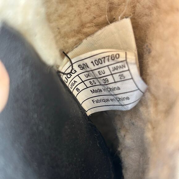 UGG Akadia Black Leather Ankle Lace Warm Lined Winter Booties Boots US 8 - Picture 13 of 13